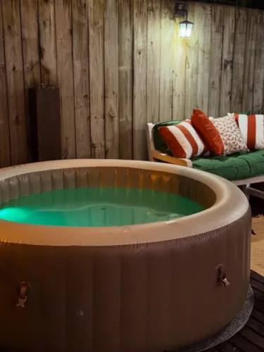 Ofuro intex 795L para 4 pessoas com hidromassagem e água aquecida (até 40°c)
