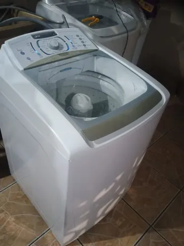 Vendo uma máquina de lavar roupas