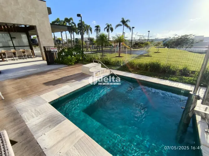 Terreno em condomínio disponível para venda no bairro Gávea em Uberlândia-MG