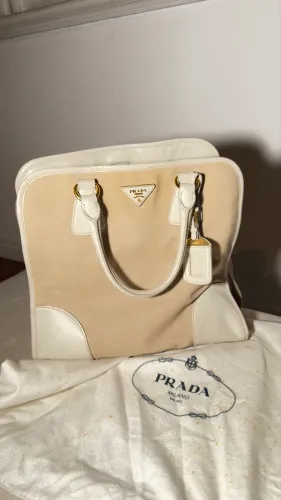 Bolsa PRADA original com dust bag da marca de lona e couro off white