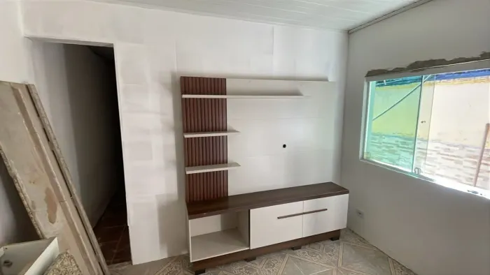 Painel com rack integrado