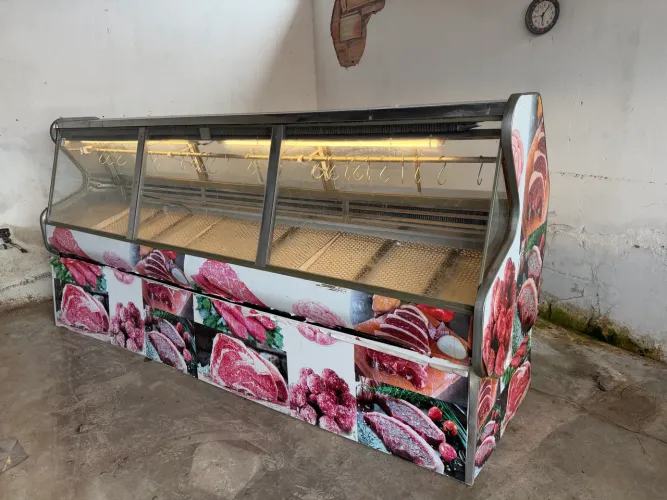 Expositor de carne 2.90 metros funcionando ?