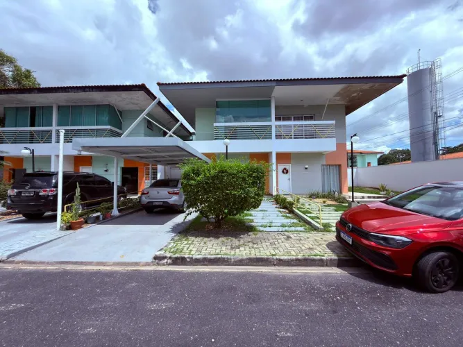 Residencial Vila Palmas - Casa Duplex 3 Quartos Sendo 1 Suíte, Piscina e Quintal em Flores