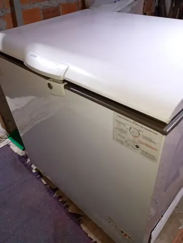 Freezer conservado em bom estado!
