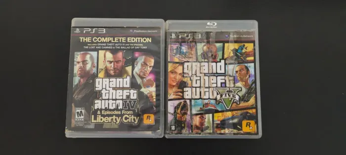 Dois Jogos PS3  - GTA V e GTA IV