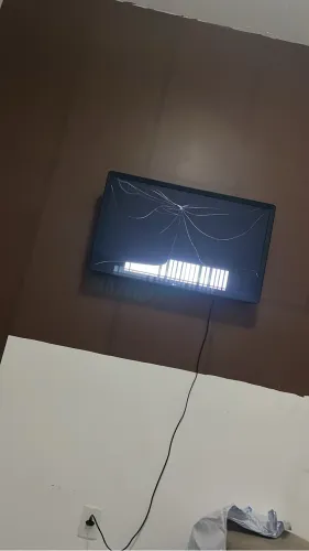 Tv LG com as peça boa toda zera só displey barriou
