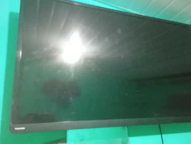 Vende-se 2 tv de 42 polegadas pra retirada de peças ou pra quem se interessa pra concerta