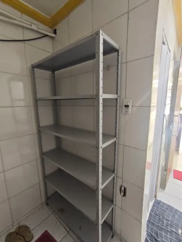 Estante de ferro