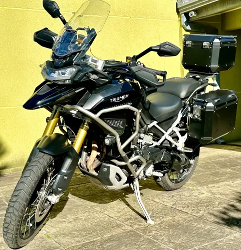 Tiger 1200 Rally Explorer 22/22 6.800Km + Baús originais s/ uso + Banco rebaixado aquecido