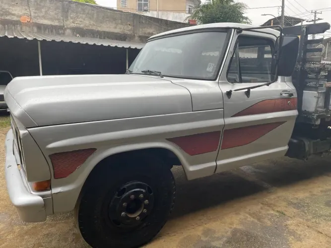 Caminhão Ford F-4000 à venda!