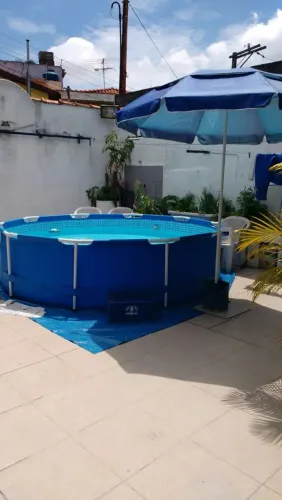 Piscina plástica usada com possíveis rasgos 9.000 Litros