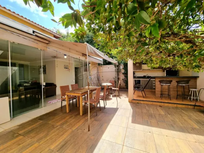 Casa sobrado de 116m² com 03 quartos à venda em condomínio - Jardim Botânico