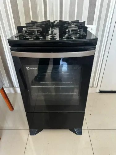 Fogão Electrolux 4 Bocas Preto com Forno - Mesa de Vidro