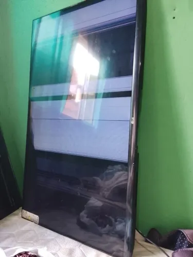 Vendo tv 55 polegadas trocar tela .o led dela no caso