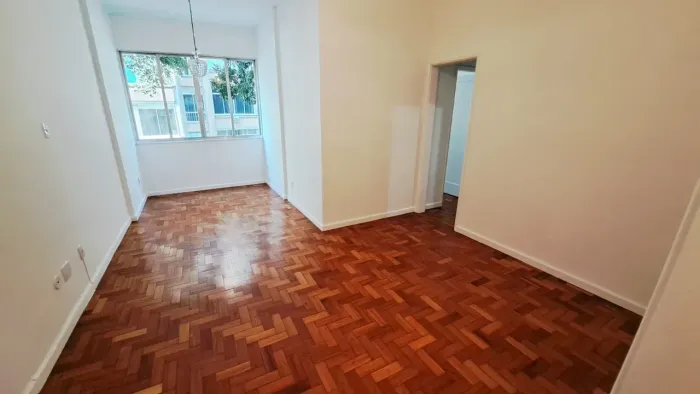 Apartamento para alugar com 2 quartos e vaga de garagem no Catete - Rio de Janeiro - RJ