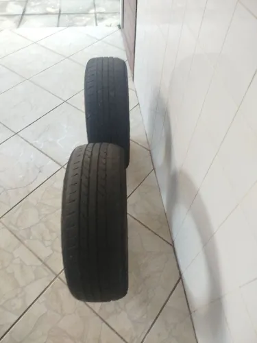 Vende-se dois pneus