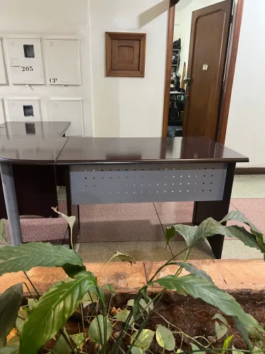 Mesa em L com gaveteiro