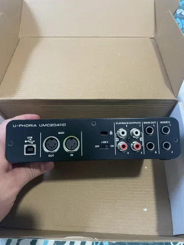 Placa de áudio Behringer Umc204
