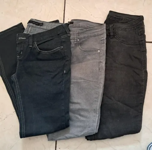 3 calças feminina tamanho 40 por 80 reais