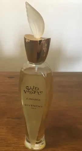 Perfume francês raro Extravagance de Givenchy com 50 ml sem caixa mas inteiro