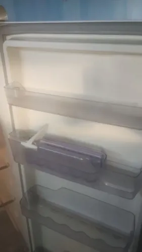 Vendo geladeira em perfeito estado gelando muito