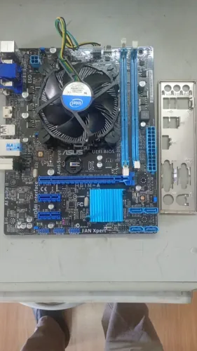 Placa Mãe Asus H61M-A Sokete 1155 - 2º e 3º Gerações de Processadores Intel - DDR3