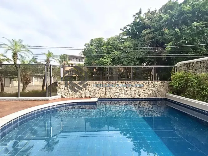 Apartamento com varanda e lazer na Enseada, Guarujá