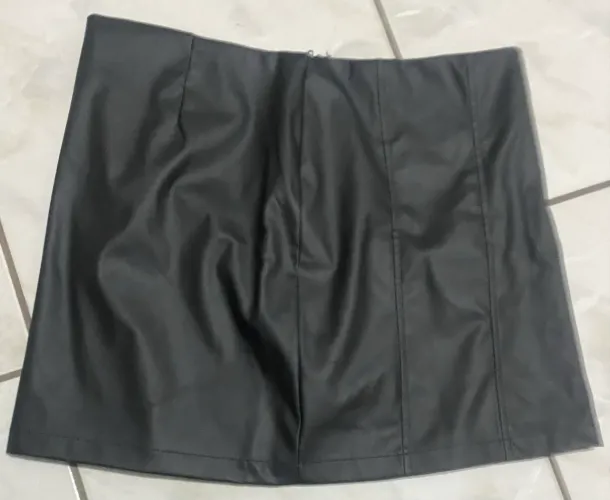? Short-Saia Preto Resinado - Estilo, Conforto e Atitude (Tamanho GG)