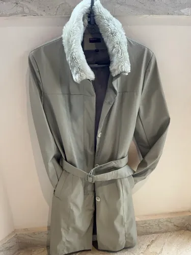 Casaco feminino tamanho M todo forrado valor R$ 150,00 reais !!!!