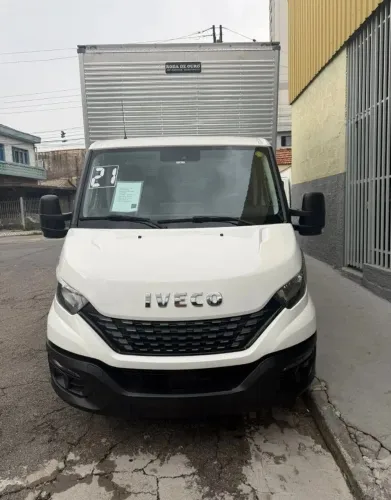 Iveco daily 35/150 baú (2021)