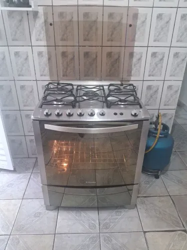 Fogão 5 bocas Electrolux com função grill