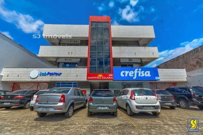 Sala comercial com estacionamento no Montese