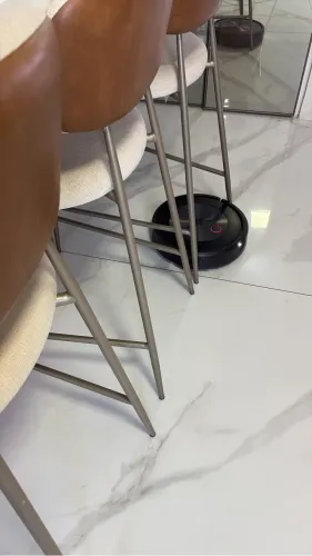 iRobot Roomba J7Identifica e evita obstáculos, aspirador, navegação inteligente