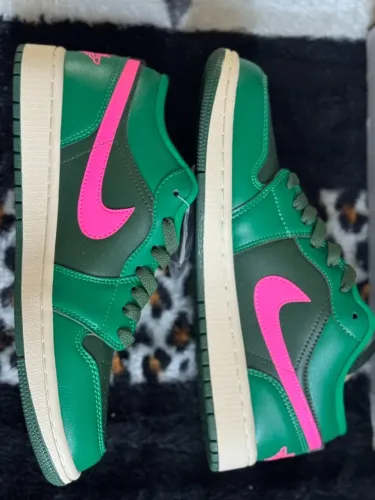Nike Air Jordan 1 Low sneakers in green and pink