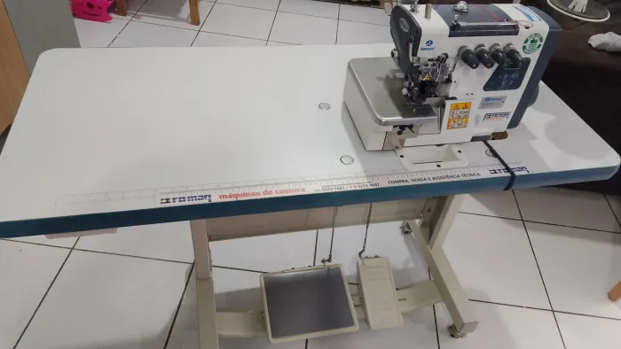 Vendo máquina interlock semi nova $ 2,200.00