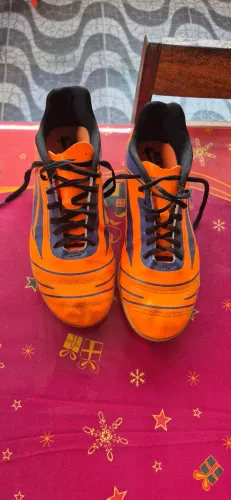 Chuteira futsal Pênalti laranja e azul tamanho 42