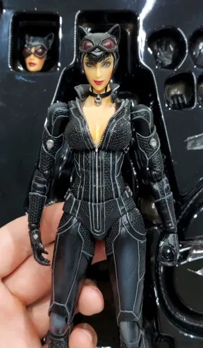Boneco Catwoman No.2 Batman Arkham City Play Arts Kai Original