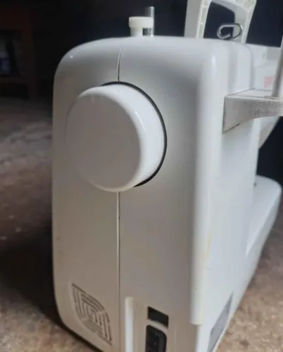 Vende se uma máquina 
