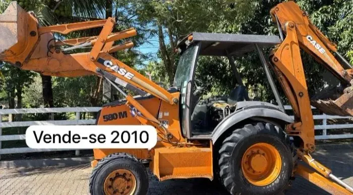 Retroescavadeira em excelente estado