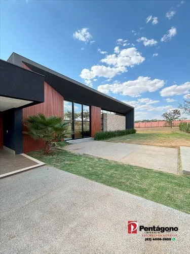 Casa de Alto Padrao em Condominio Fechado