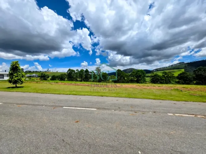 Excelente terreno à venda de 735m² no condomínio Serras Altas Golf Estate em Poços de Cald