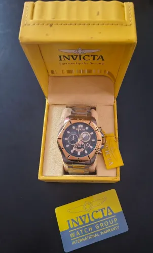 Relógio Invicta masculino dourado e prata