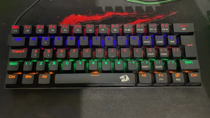 Redragon TECLADO GAMER MECANICO LAKSHMI RAINBOW PRETO SWITCH MARROM ABNT2