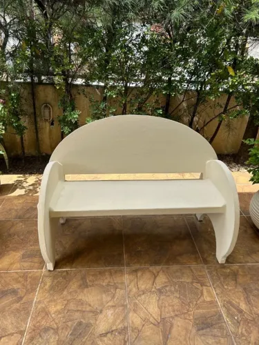 Banco de Jardim em Concreto - Branco, Resistente e Elegante