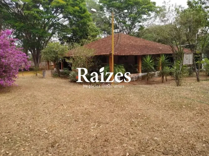Chácara residencial à venda em Uberlândia (Panorama) 3 quartos, varanda gourmet e amplo q