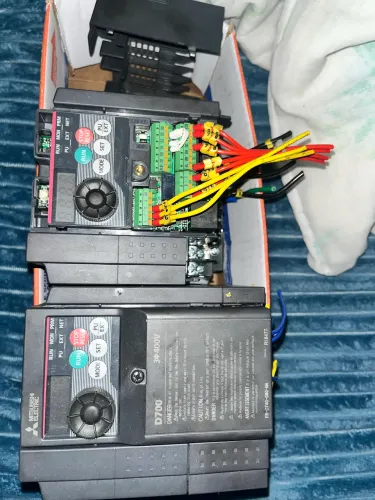 Par De Inversores De Frequência Mitsubishi FR-D740-080-NA - 5CV 380V (Usados)
