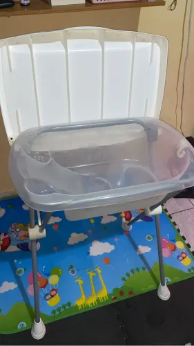 Vendo banheira com suporte e trocador para bebê ? ?