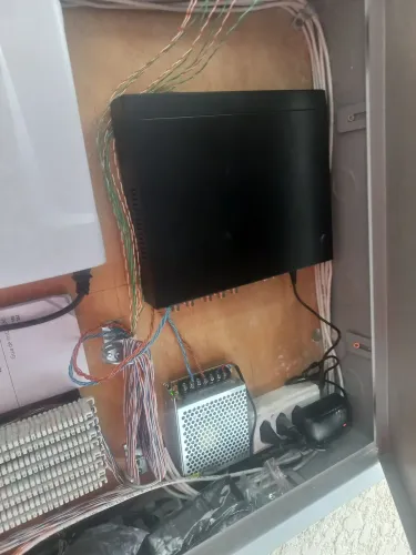 Cabeamento estruturado, câmeras, rede wifi, configuração de roteadores etc...