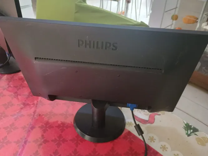 Monitor 17 polegada entrada vga . Tenho 2 modelo funciona perfeitamente 120 cada um