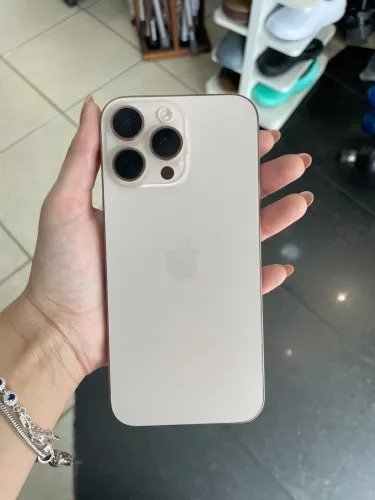 iPhone 16 Pro Max 256GB Titânio Deserto - 93% Bateria - Impecável